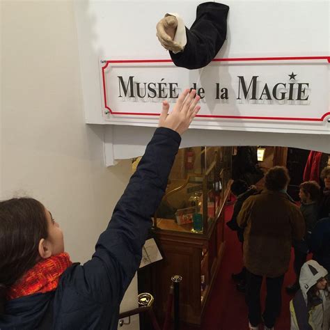 Interactive Illusions: Engaging Experiences at the Paris Magic Museum